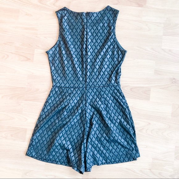 Black Everleigh Romper - Picture 5 of 5